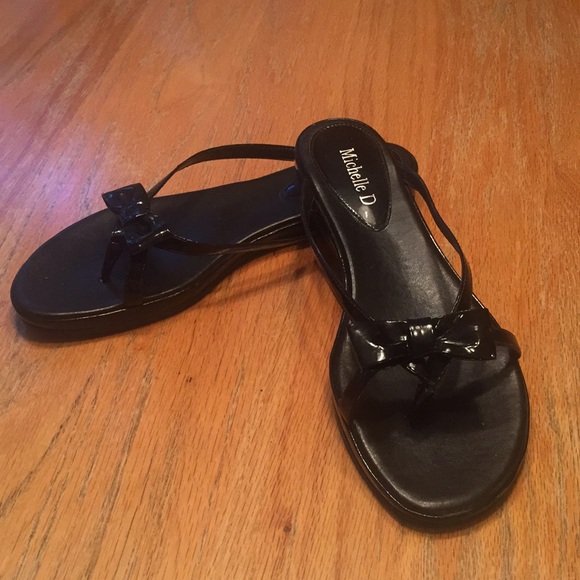 Shoes - Cute black patent flats with cute bow